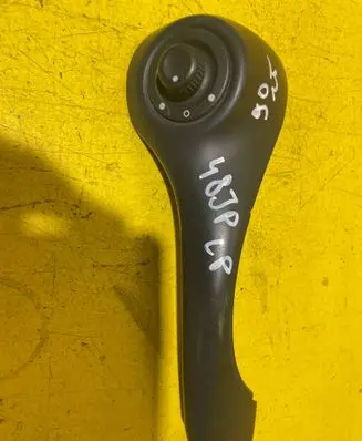 Renault Clio III Wing mirror switch 8200316977