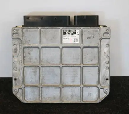 Toyota RAV 4 (XA40) Engine control unit/module 8966105J40