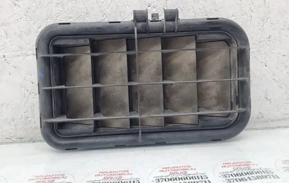 Audi A8 S8 D3 4E Quarter panel pressure vent 4E0819181A