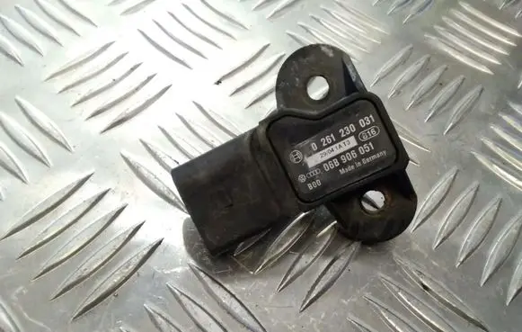 Volkswagen Golf V Air pressure sensor 0261230013 06B906051