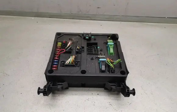 Volkswagen Sharan Fuse module 7M3962258M S110730300G