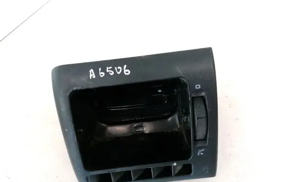 Volkswagen PASSAT B4 Dash center air vent grill 3A1819984
