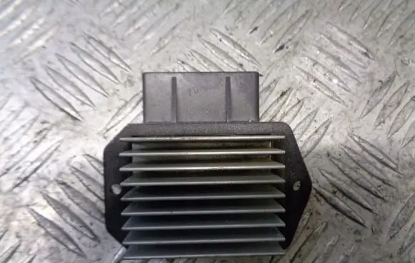Toyota Avensis T250 Heater blower fan relay 499300-2121