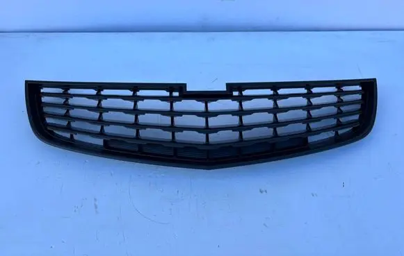 Chevrolet Cruze Front bumper upper radiator grill 95352915