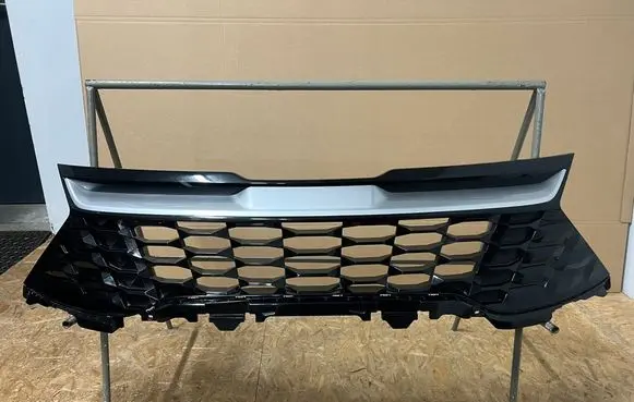 KIA Sportage Front bumper upper radiator grill