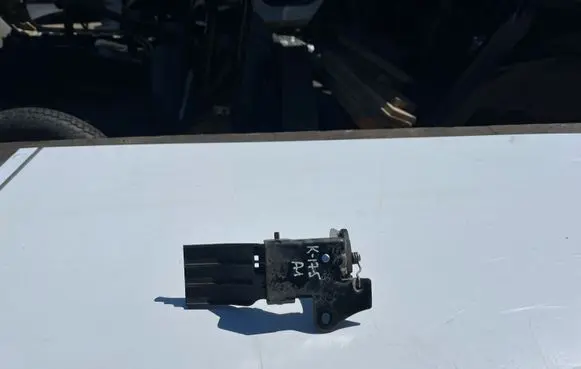 Audi A1 Engine bonnet/hood lock/latch loop/hook 8X0823480A