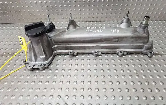 Toyota Yaris Rocker cam cover 