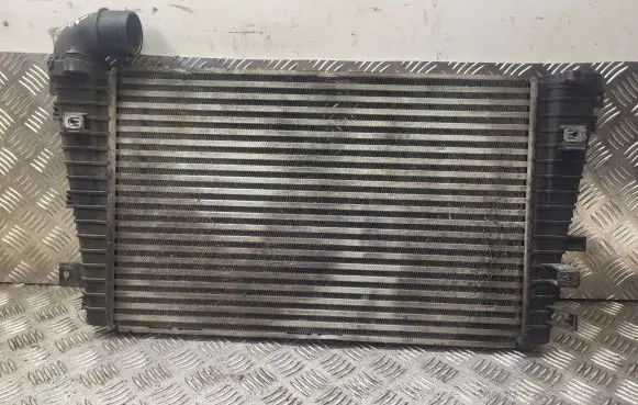 Opel Zafira B Intercooler radiator 13223395