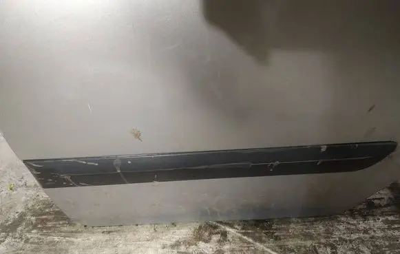 Rear door trim (molding)