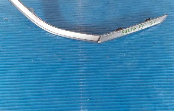 Hyundai Santa Fe Rear bumper trim bar molding 86692S1010