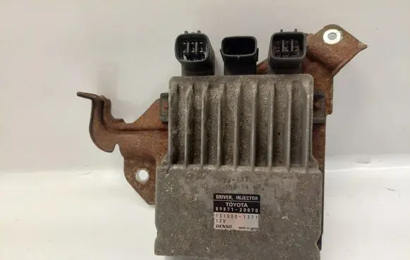 Toyota Avensis T250 Fuel injection control unit/module 8987120070 1310001371
