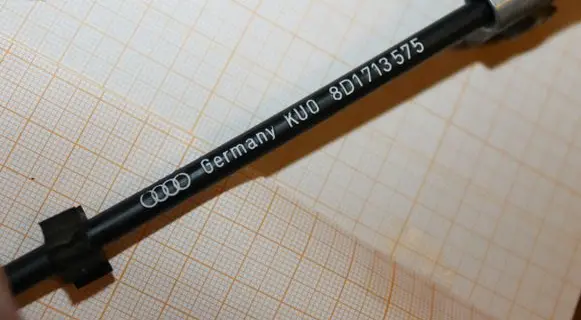 Audi A6 S6 C5 4B Gear shift cable linkage 8D1713575