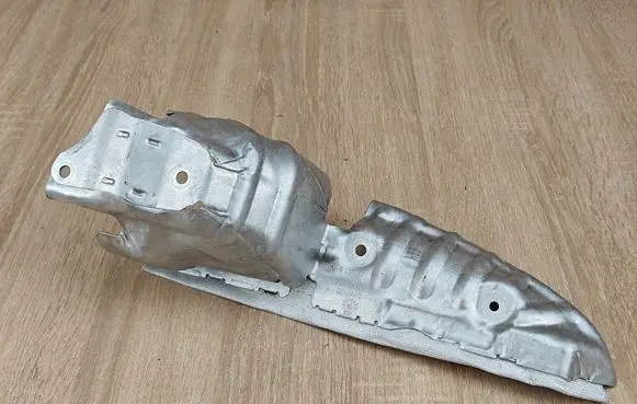 BMW 4 G22 G23 G24 G26 Heat shield in engine bay 8585811
