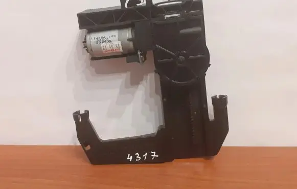 Mercedes-Benz S W221 Seat adjustment motor 4317 0009700026