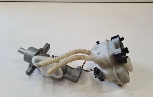 Master brake cylinder