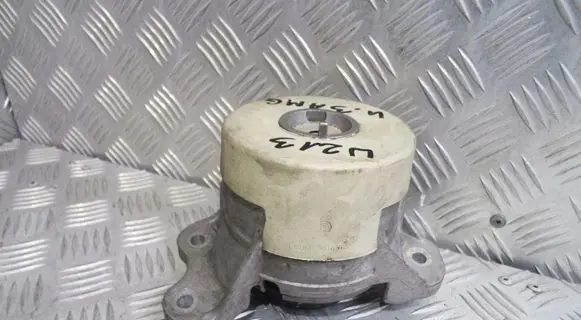 Mercedes-Benz E W213 Engine mounting bracket A2132401600