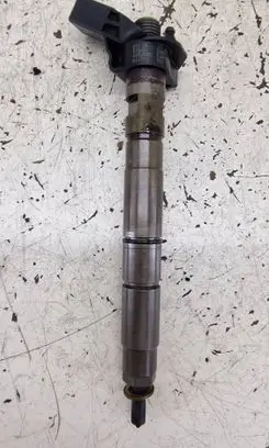 Audi A8 S8 D3 4E Fuel injector 057130277AG