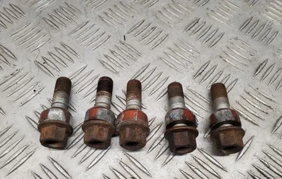 Porsche Cayenne (92A) Nuts/bolts 