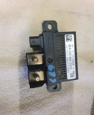 Mercedes-Benz ML W166 Charging relay 1110029 A0009822023