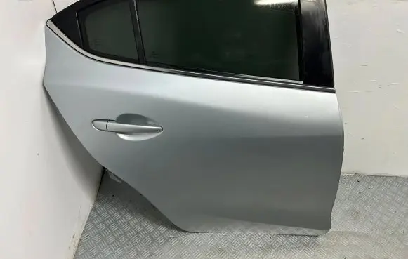 Mazda 3 III Rear door