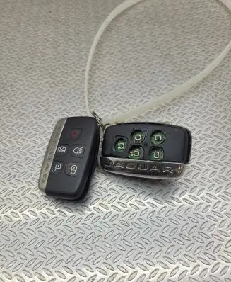 Jaguar XE Ignition key/card EW9315K601BE