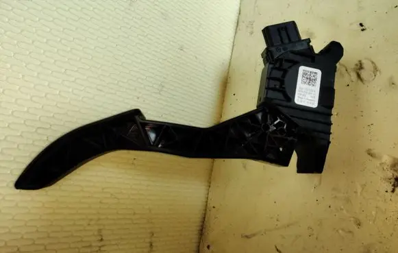 Volkswagen Golf VII Accelerator throttle pedal 5Q1723503H