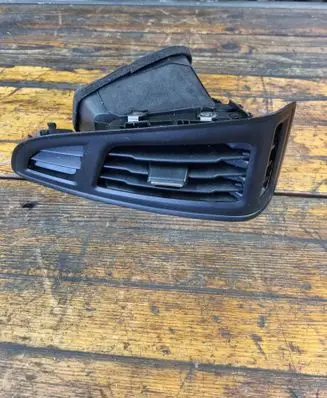Ford Focus Dashboard side air vent grill/cover trim BM51018B09