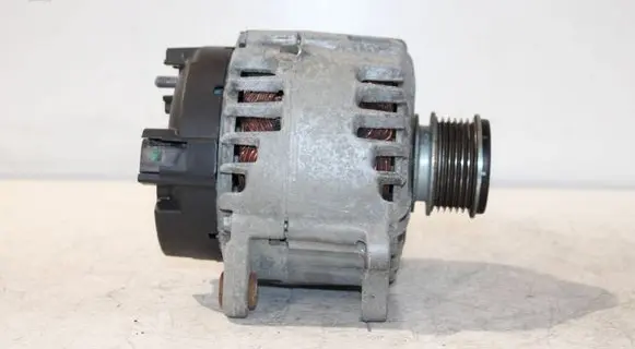 Volkswagen Golf VI Generator/alternator 03L903023A