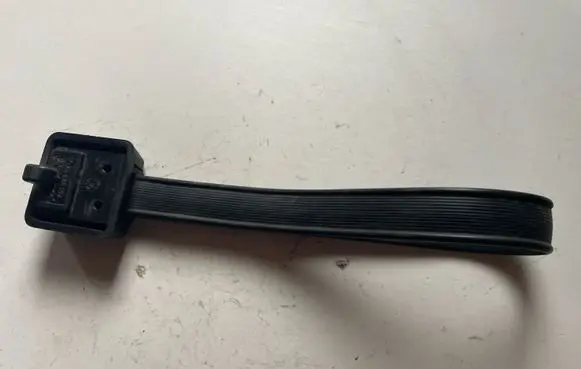 Volkswagen Transporter - Caravelle T4 Tailgate trunk handle 701829621A