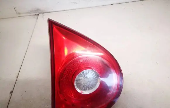Tailgate rear/tail lights