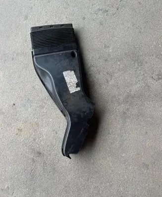 Audi A4 S4 B7 8E 8H Air intake duct part 8E0129618H