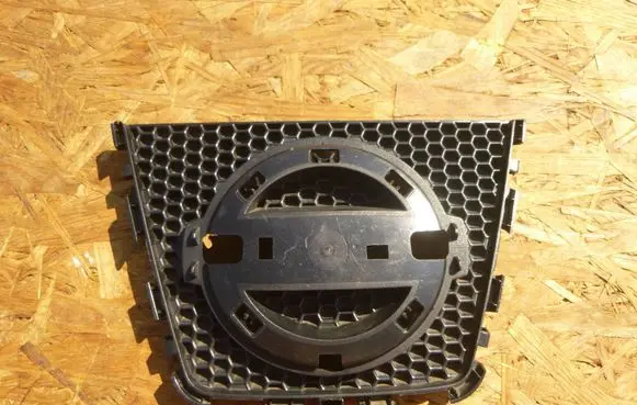 Nissan Qashqai Manufacturer badge logo/emblem 62314JD00A