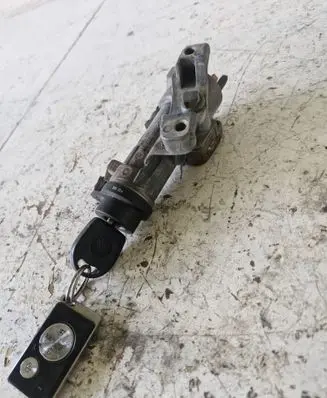 Volkswagen Fox Ignition lock 4B0905851N
