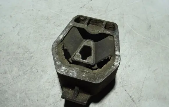 Audi A6 S6 C4 4A Engine mount bracket 4A0399151D