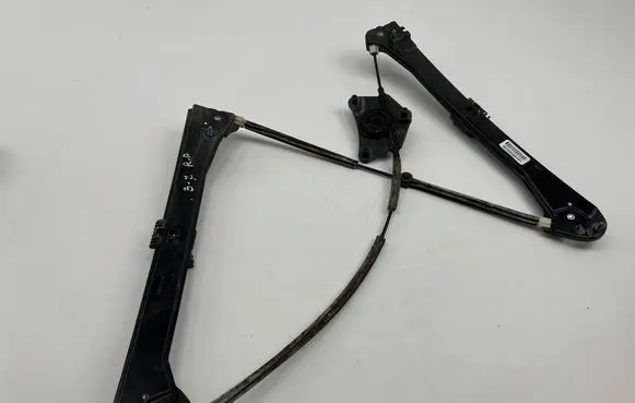 Volkswagen PASSAT B7 Front window lifting mechanism without motor 812633758 3028482G 14011302