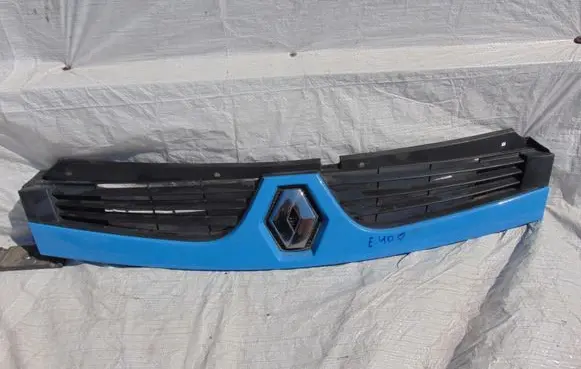Renault Master II Front bumper upper radiator grill 8200426365