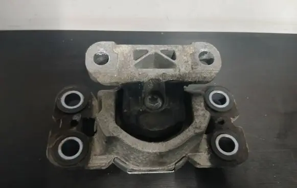 Engine mount bracket