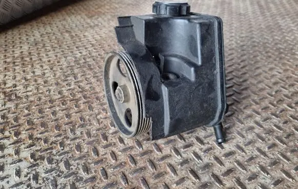 Peugeot 206 Power steering pump 9638364580