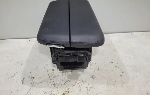 Mercedes-Benz GL X166 Armrest A1666804303