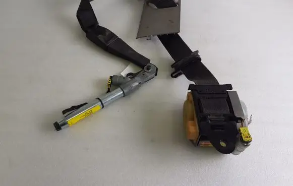 Opel Insignia A Front seatbelt 3063932 305536910AC