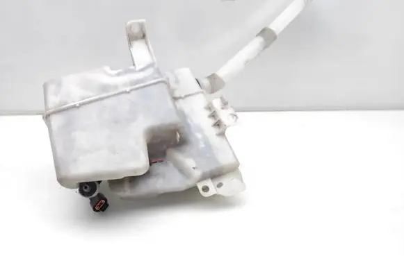 Peugeot 4007 Windshield washer fluid reservoir/tank P7139P6797 P7140P7141