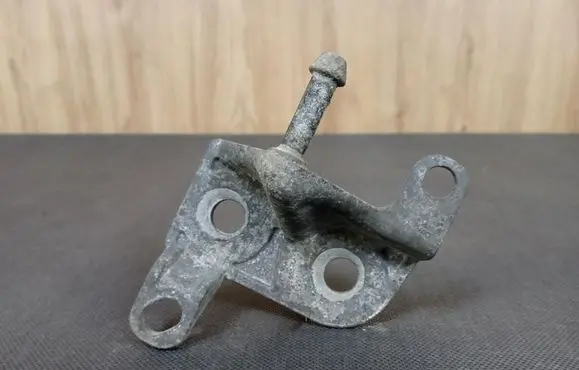 Volvo V40 Cross country Muffler mount bracket/holder 31321655AA