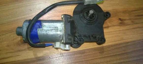 Honda Accord Front door window regulator motor 0130821627 190494-000