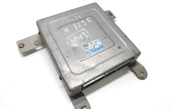 Mazda 323 F Engine control unit/module E2T81671M