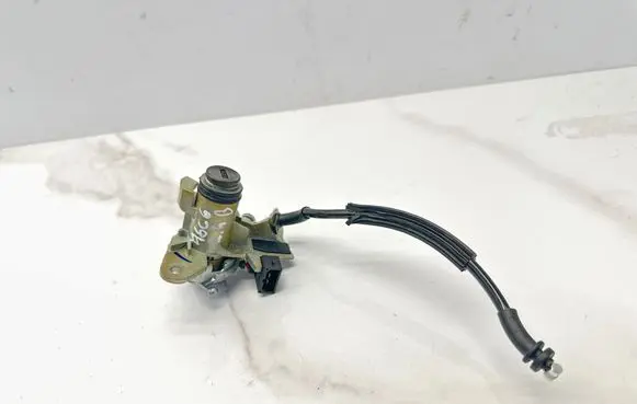 Audi A6 S6 C6 4F Tailgate exterior lock 8E0827573