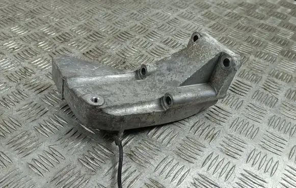 Mitsubishi Outlander Generator/alternator bracket 