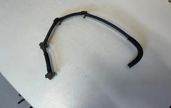 Volkswagen Golf VII Fuel return line/hose 04L1302656