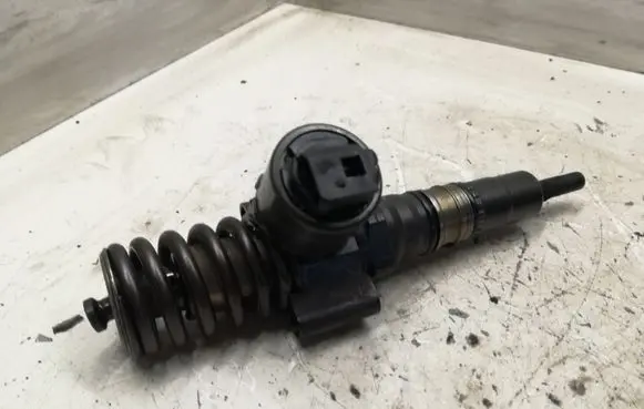 Audi A4 S4 B7 8E 8H Fuel injector