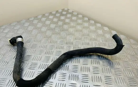 Volvo S60 Engine coolant pipe/hose 8671547