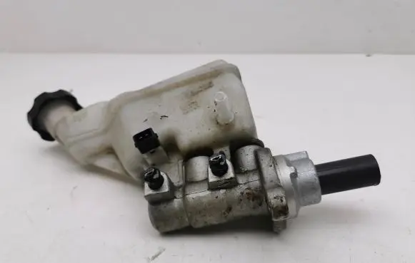 Hyundai i40 Master brake cylinder